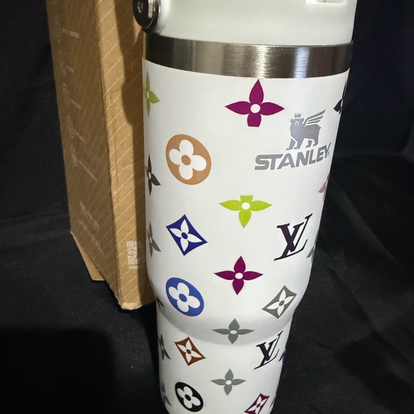 New Stanley 30oz White Tumbler with Stunning LColorfulV Pattern - Picture 4 of 9